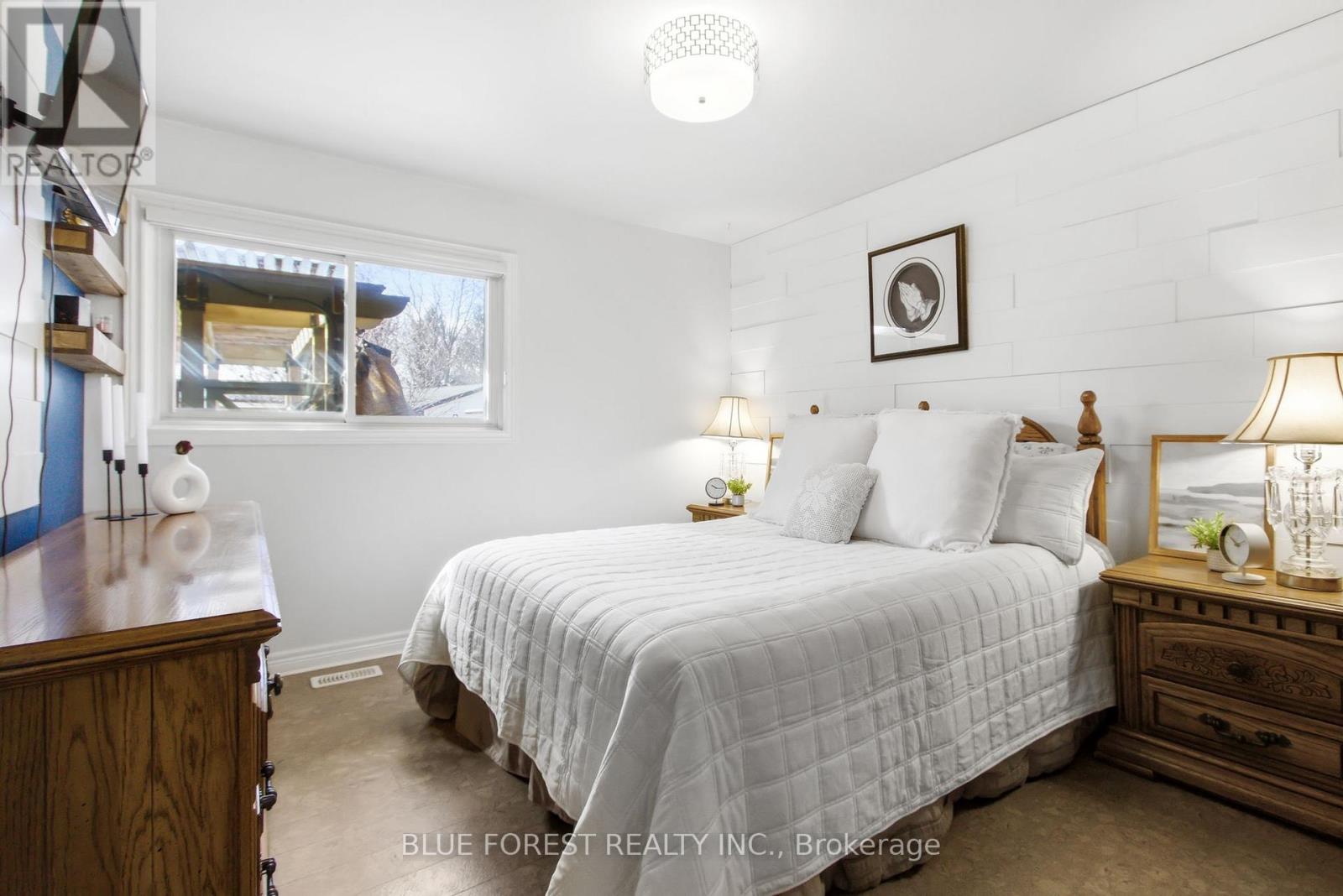 1975 Royal Crescent, London East, Ontario  N5V 1N6 - Photo 9 - X12888124