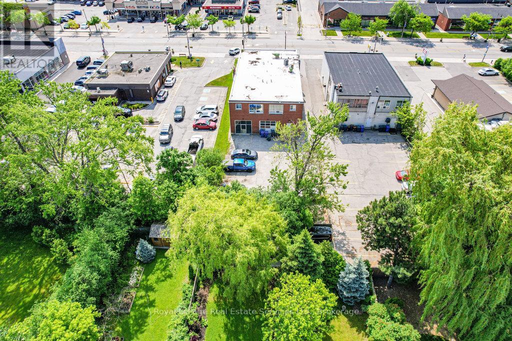 2307 - 2309 Lakeshore Road W, Oakville (Br Bronte), Ontario  L6L 1H2 - Photo 6 - W12888082