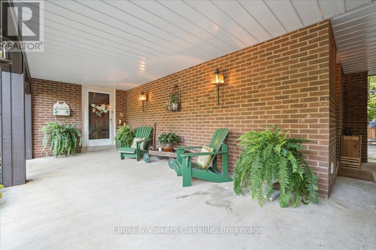 250 Gatestone Avenue, Oakville (Fd Ford), Ontario  L6J 5R9 - Photo 10 - W12888100