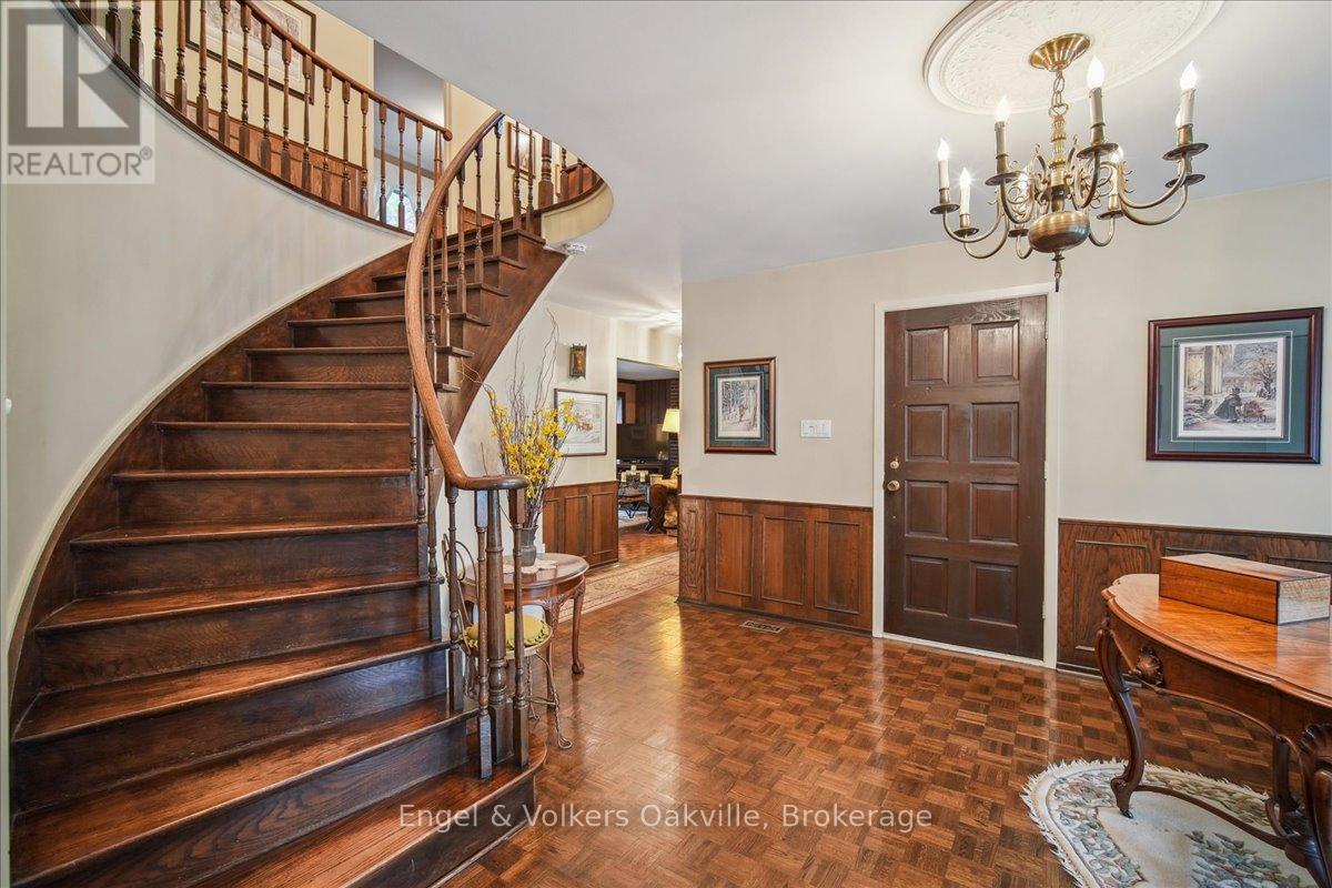 250 Gatestone Avenue, Oakville (Fd Ford), Ontario  L6J 5R9 - Photo 11 - W12888100