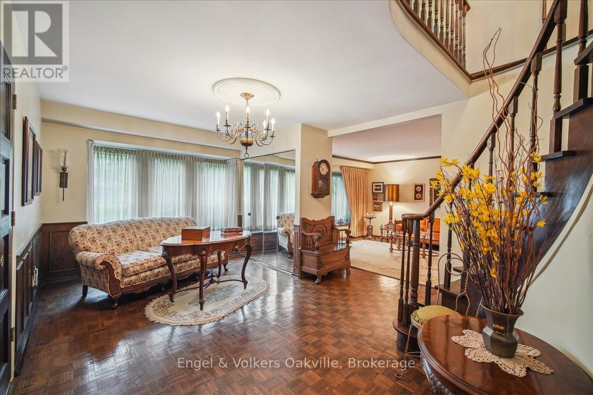 250 Gatestone Avenue, Oakville (Fd Ford), Ontario  L6J 5R9 - Photo 13 - W12888100