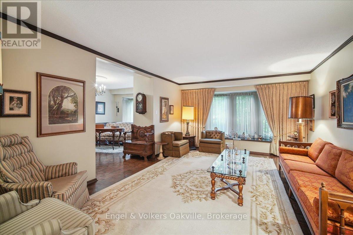 250 Gatestone Avenue, Oakville (Fd Ford), Ontario  L6J 5R9 - Photo 14 - W12888100