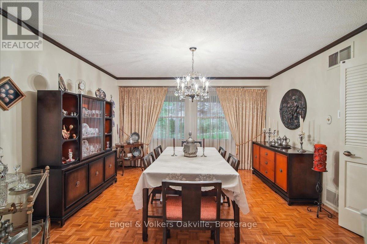 250 Gatestone Avenue, Oakville (Fd Ford), Ontario  L6J 5R9 - Photo 17 - W12888100