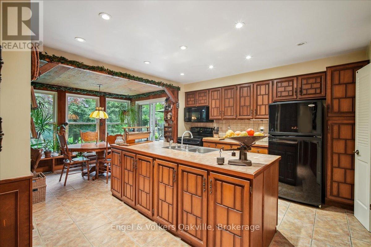 250 Gatestone Avenue, Oakville (Fd Ford), Ontario  L6J 5R9 - Photo 18 - W12888100