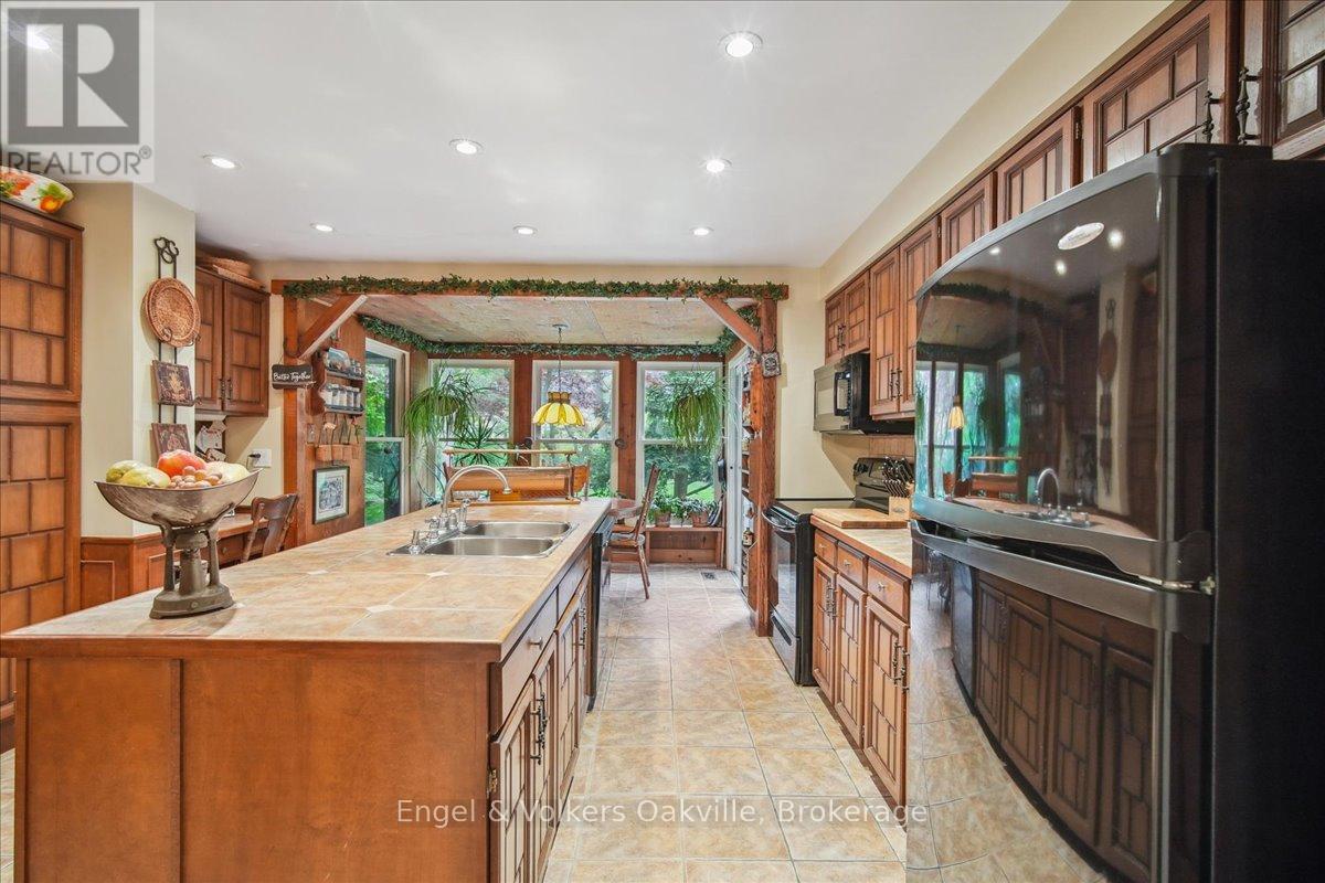 250 Gatestone Avenue, Oakville (Fd Ford), Ontario  L6J 5R9 - Photo 20 - W12888100