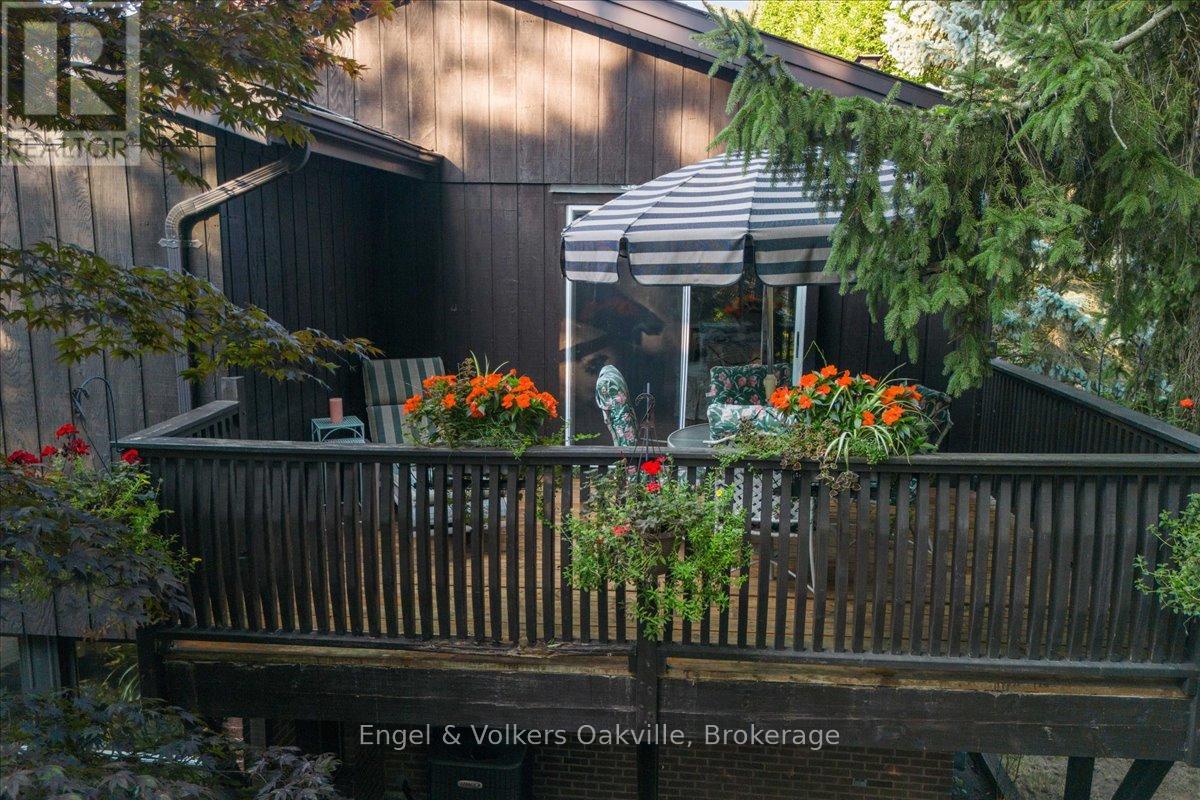 250 Gatestone Avenue, Oakville (Fd Ford), Ontario  L6J 5R9 - Photo 27 - W12888100