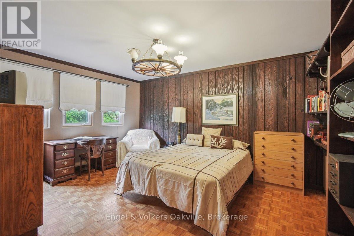 250 Gatestone Avenue, Oakville (Fd Ford), Ontario  L6J 5R9 - Photo 28 - W12888100