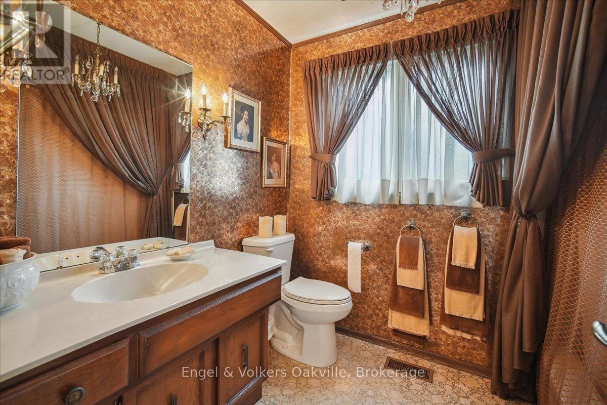 250 Gatestone Avenue, Oakville (Fd Ford), Ontario  L6J 5R9 - Photo 30 - W12888100