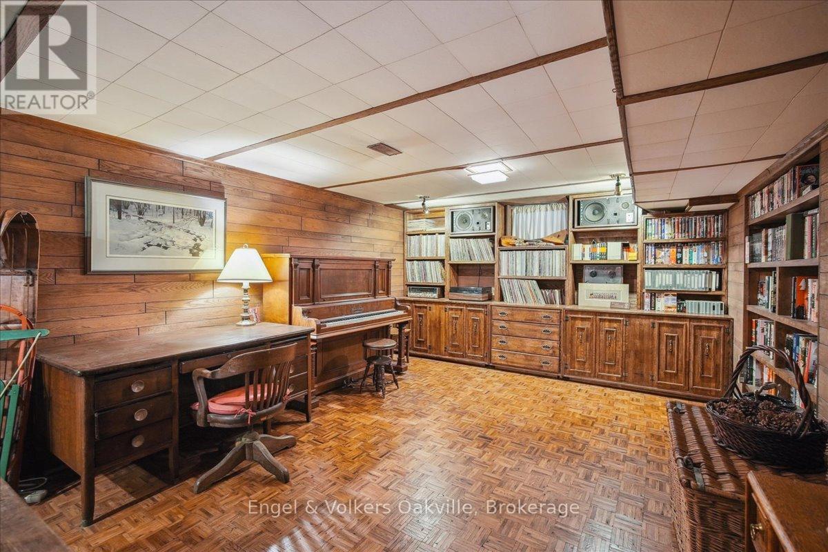 250 Gatestone Avenue, Oakville (Fd Ford), Ontario  L6J 5R9 - Photo 35 - W12888100