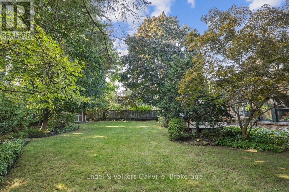 250 Gatestone Avenue, Oakville (Fd Ford), Ontario  L6J 5R9 - Photo 38 - W12888100