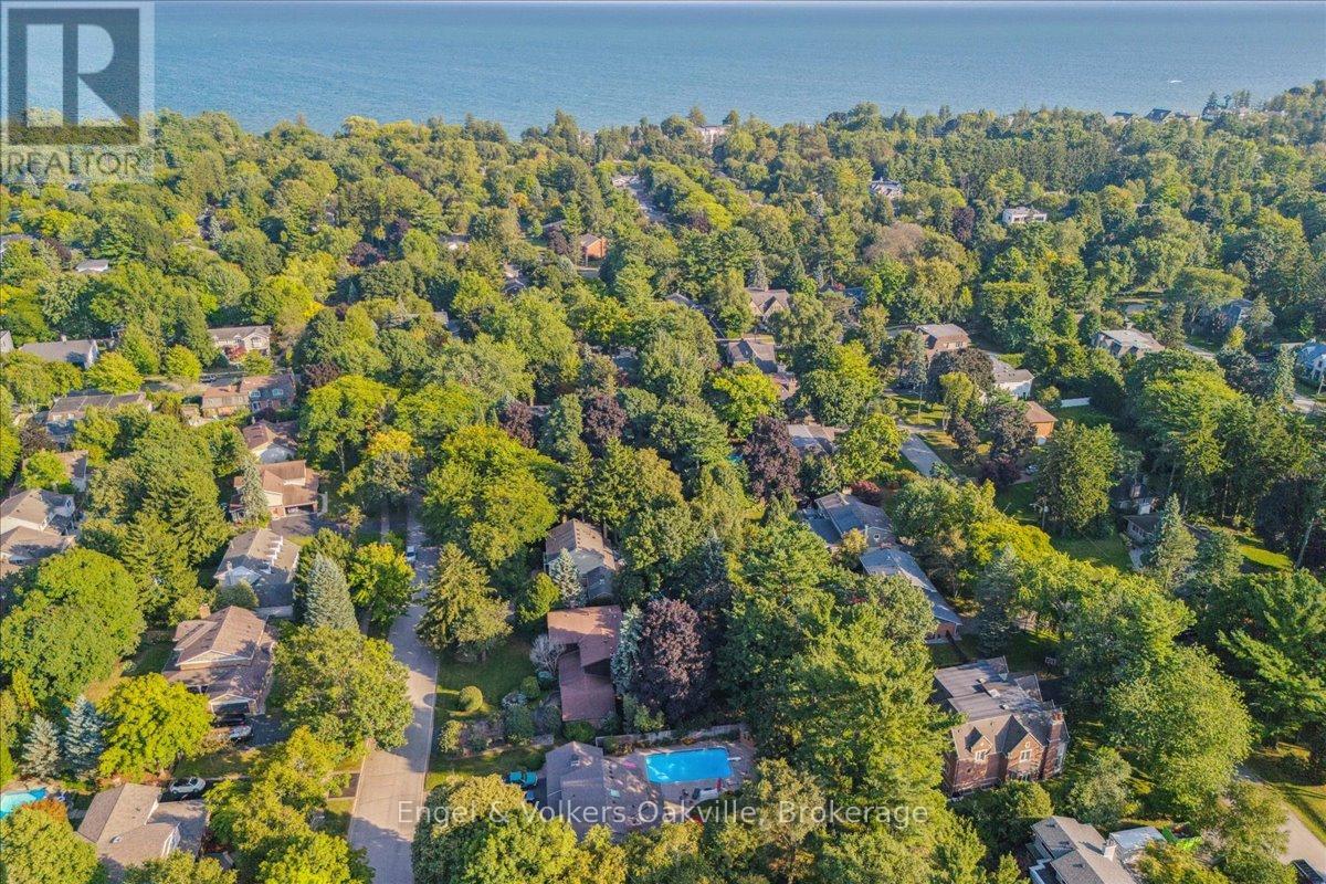 250 Gatestone Avenue, Oakville (Fd Ford), Ontario  L6J 5R9 - Photo 47 - W12888100