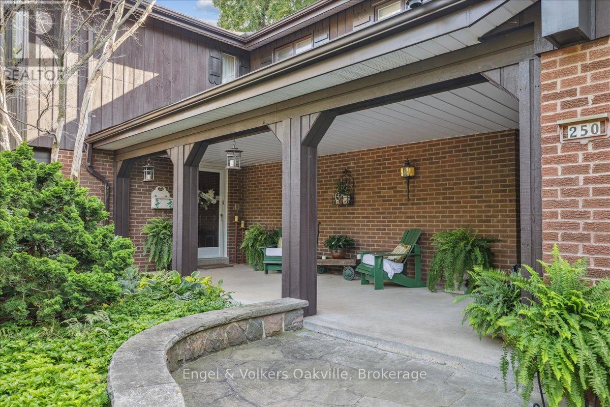 250 Gatestone Avenue, Oakville (Fd Ford), Ontario  L6J 5R9 - Photo 9 - W12888100