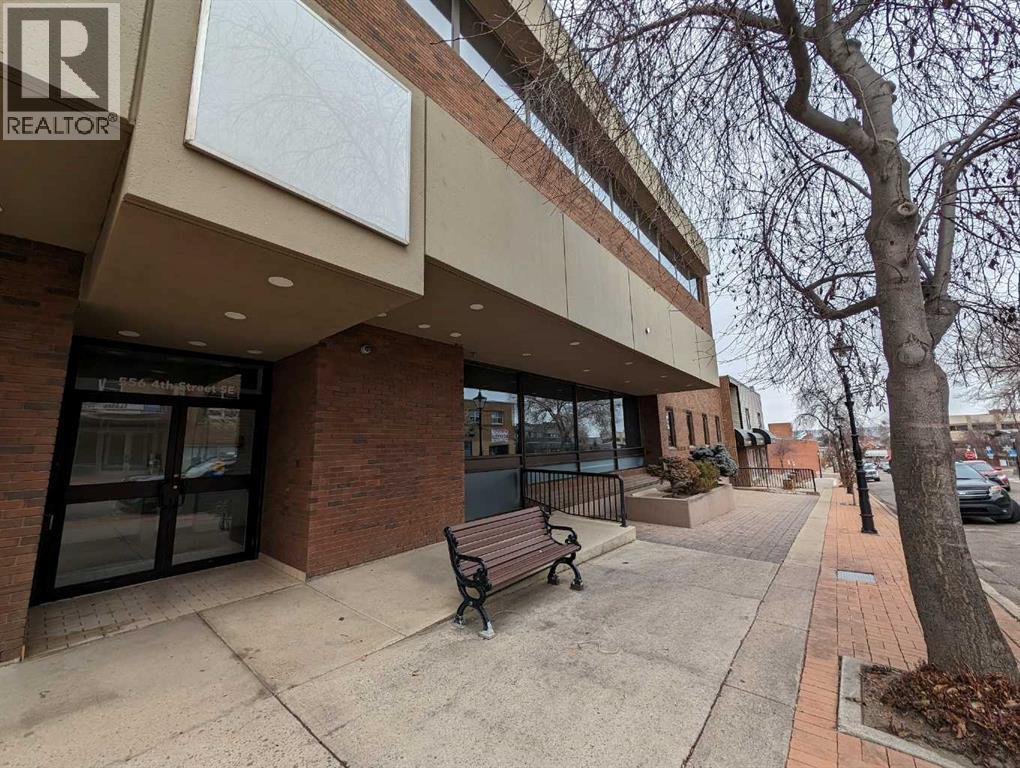 101, 556 4 Street Se, Medicine Hat, Alberta  T1A 0K8 - Photo 2 - A2171445
