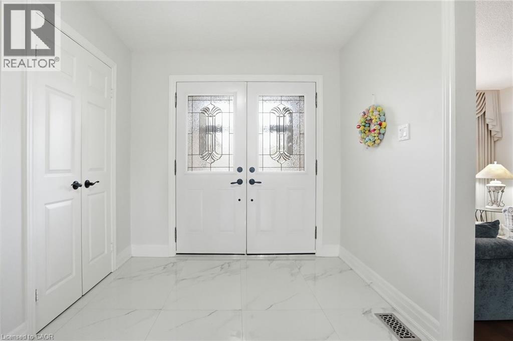 3192 Colebrook Court, Mississauga, Ontario  L5N 3E2 - Photo 4 - 40812537