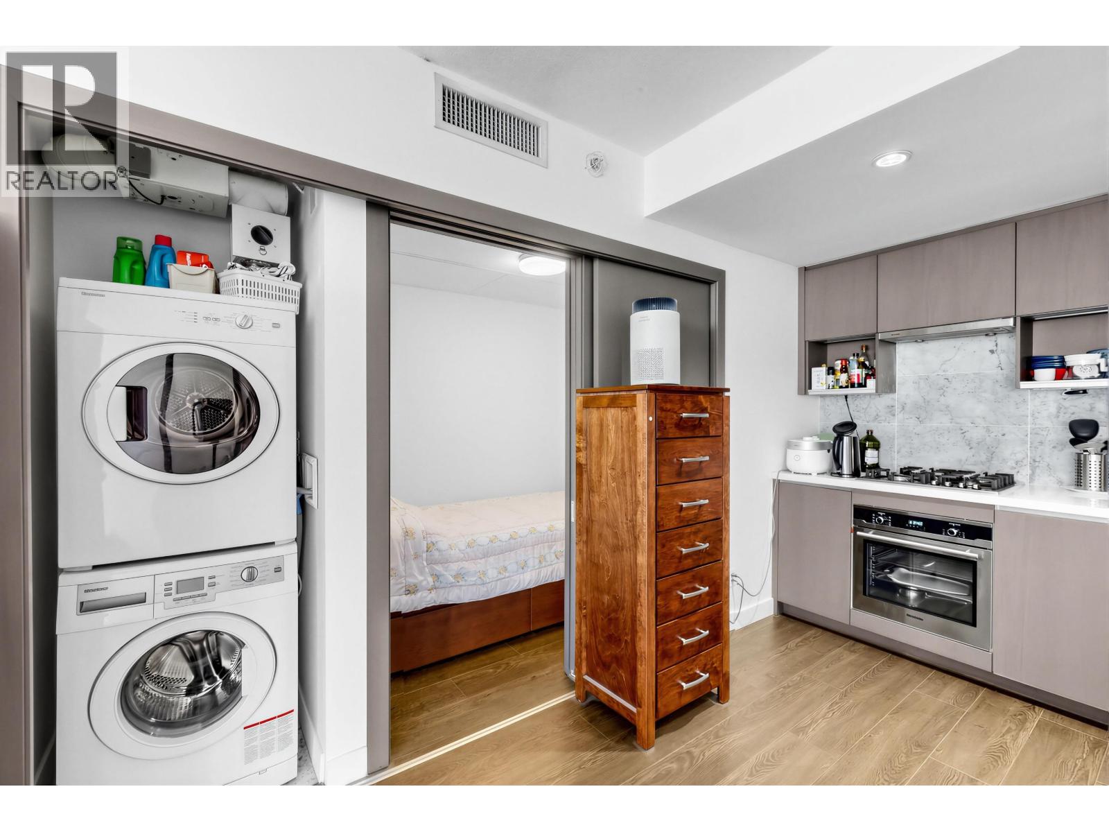 351 38 Smithe Street, Vancouver, British Columbia V6B 0P3 - Photo 17 - R3100021