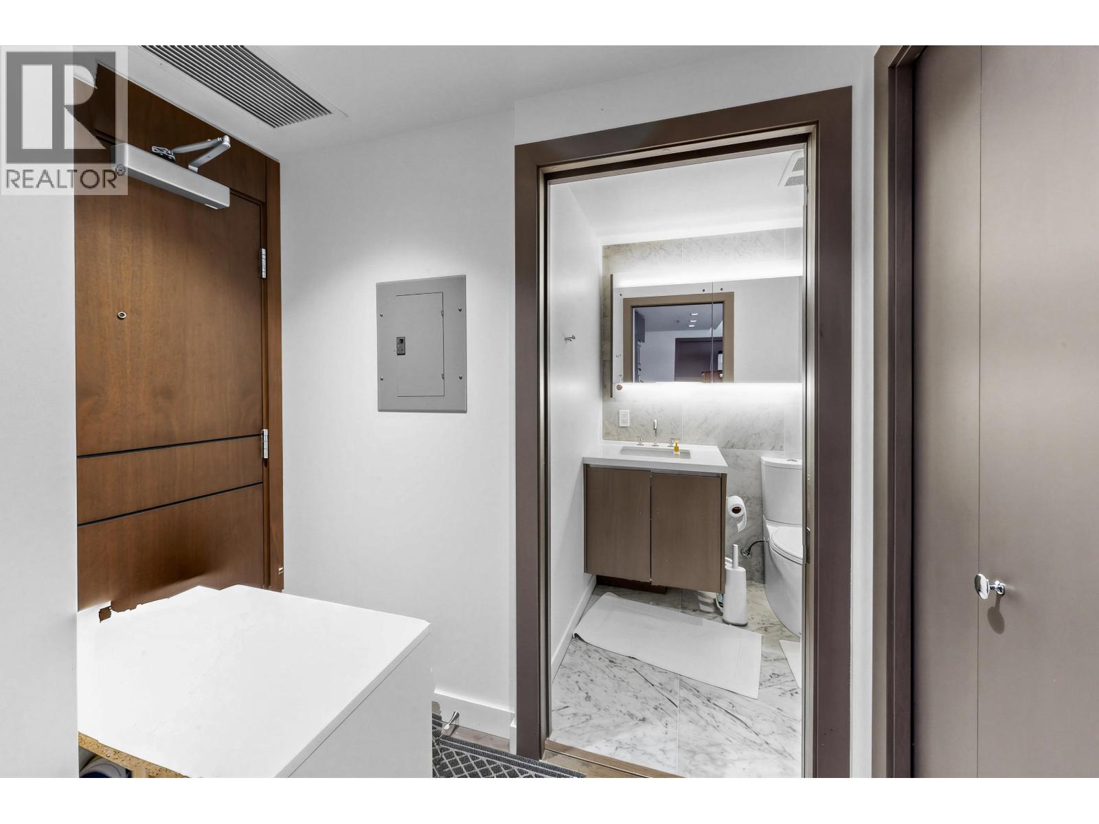 351 38 Smithe Street, Vancouver, British Columbia V6B 0P3 - Photo 3 - R3100021