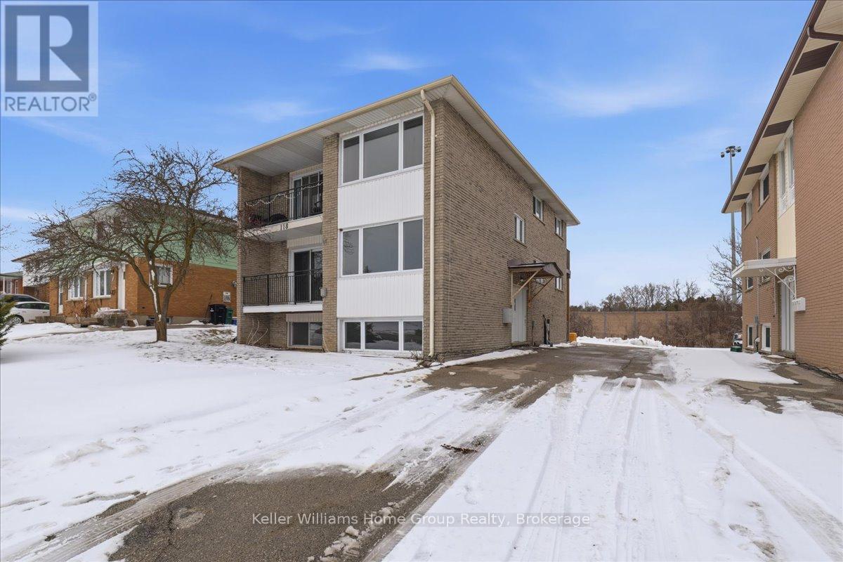 118 Chandler Drive, Kitchener, Ontario  N2E 1G6 - Photo 1 - X12888118