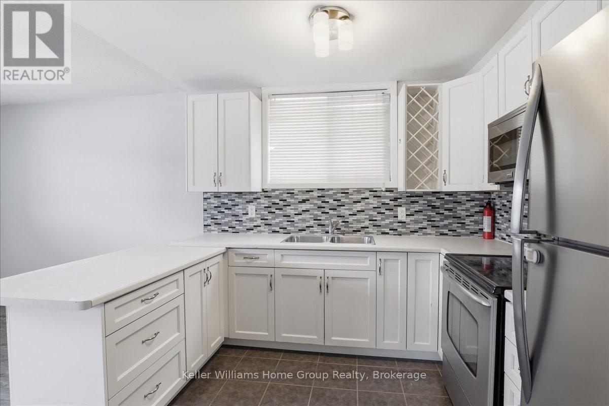 118 Chandler Drive, Kitchener, Ontario  N2E 1G6 - Photo 6 - X12888118