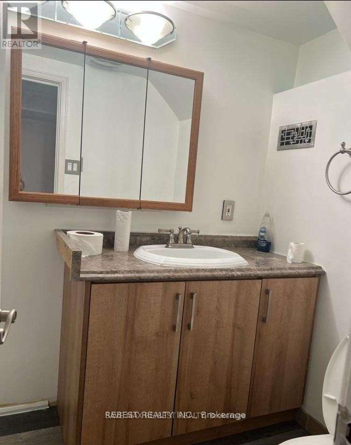 (Bsmt) - 18 Finsbury Drive, Brampton (Southgate), Ontario  L6T 3P9 - Photo 7 - W12752426