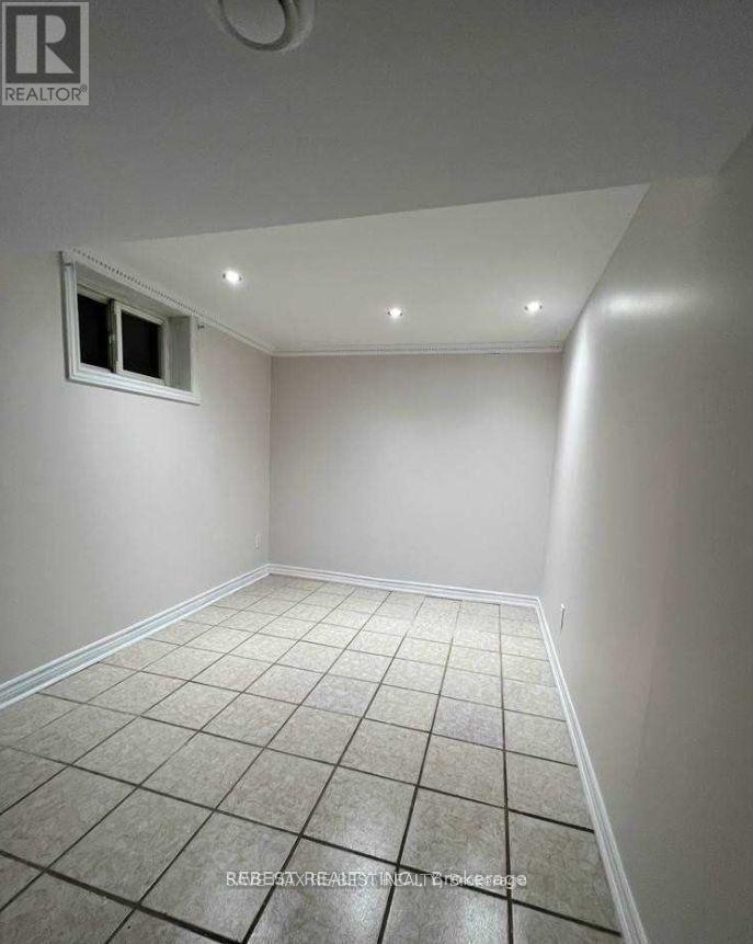 (Bsmt) - 18 Finsbury Drive, Brampton (Southgate), Ontario  L6T 3P9 - Photo 12 - W12752426