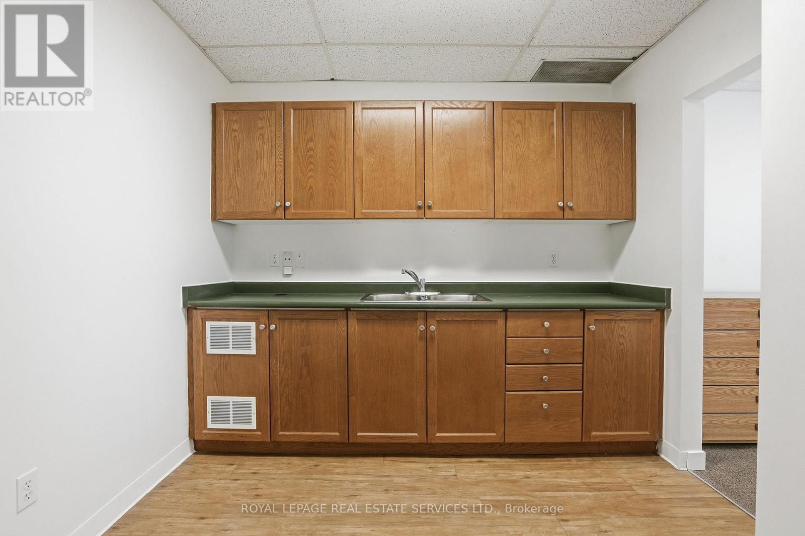 469 Guelph Line, Burlington, Ontario  L7R 3L8 - Photo 7 - W12886432