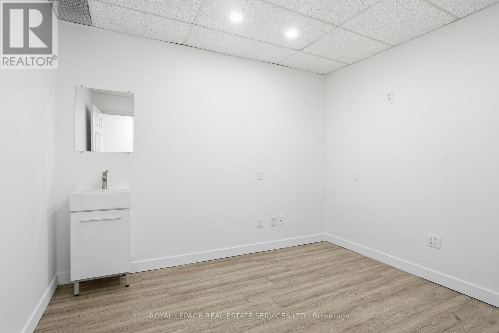 469 Guelph Line, Burlington, Ontario  L7R 3L8 - Photo 9 - W12886432