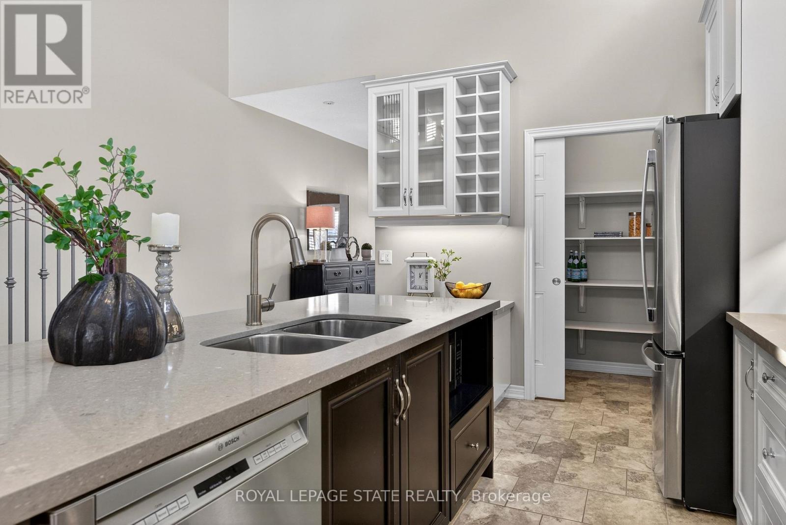 27 Black Walnut Crescent, Hamilton, Ontario  L9K 0B7 - Photo 12 - X12733738