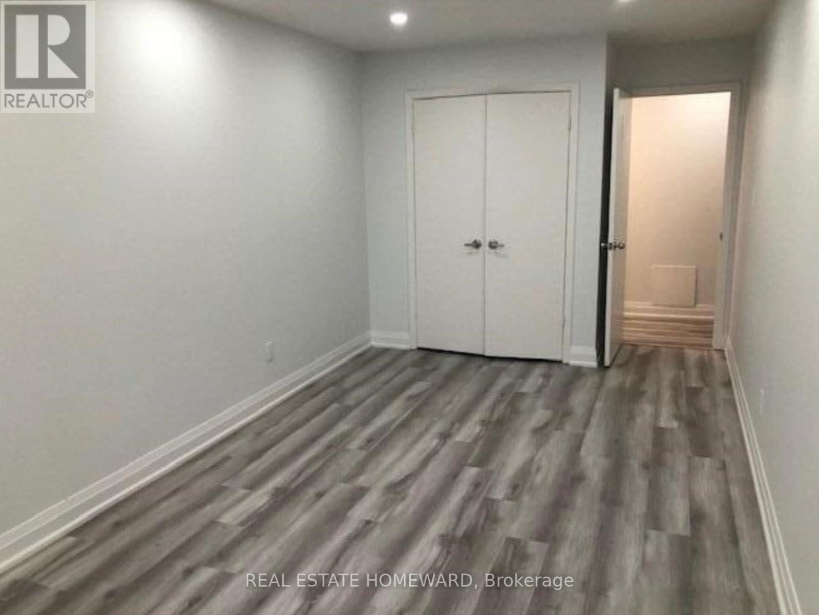 Side - 274 Rumsey Road, Toronto, Ontario  M4G 1R2 - Photo 11 - C12888094