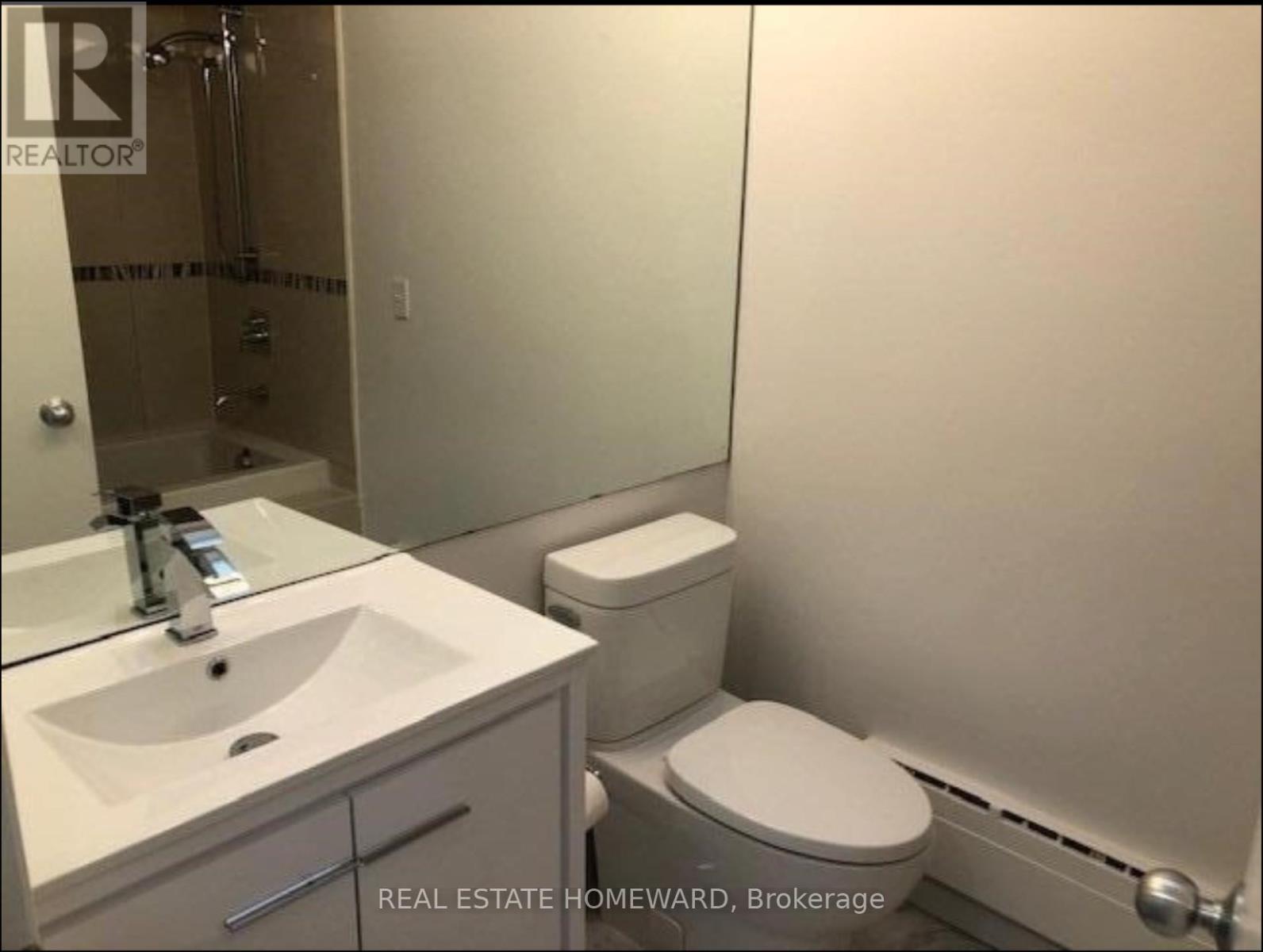 Side - 274 Rumsey Road, Toronto, Ontario  M4G 1R2 - Photo 12 - C12888094