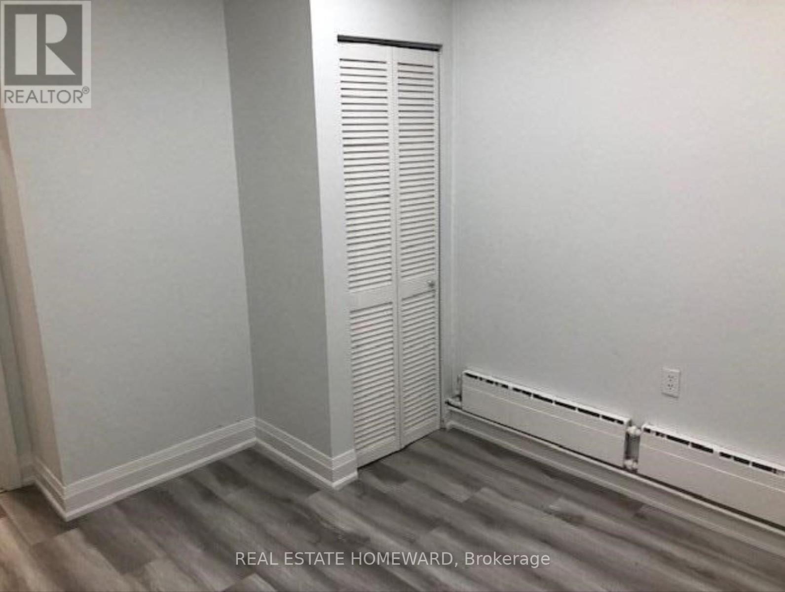 Side - 274 Rumsey Road, Toronto, Ontario  M4G 1R2 - Photo 14 - C12888094