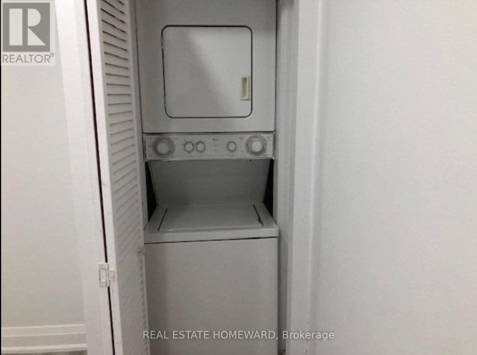 Side - 274 Rumsey Road, Toronto, Ontario  M4G 1R2 - Photo 16 - C12888094