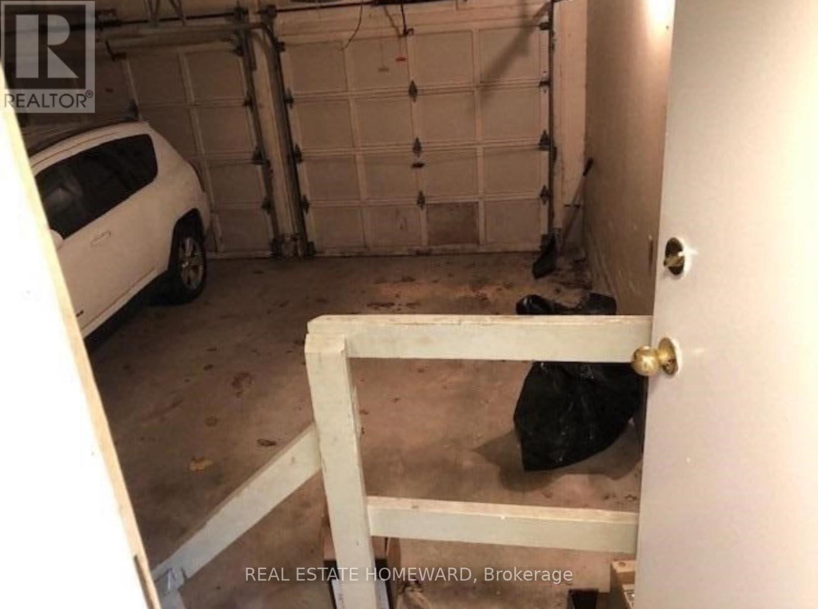 Side - 274 Rumsey Road, Toronto, Ontario  M4G 1R2 - Photo 17 - C12888094