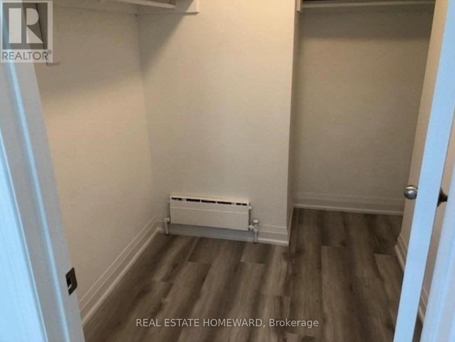 Side - 274 Rumsey Road, Toronto, Ontario  M4G 1R2 - Photo 9 - C12888094