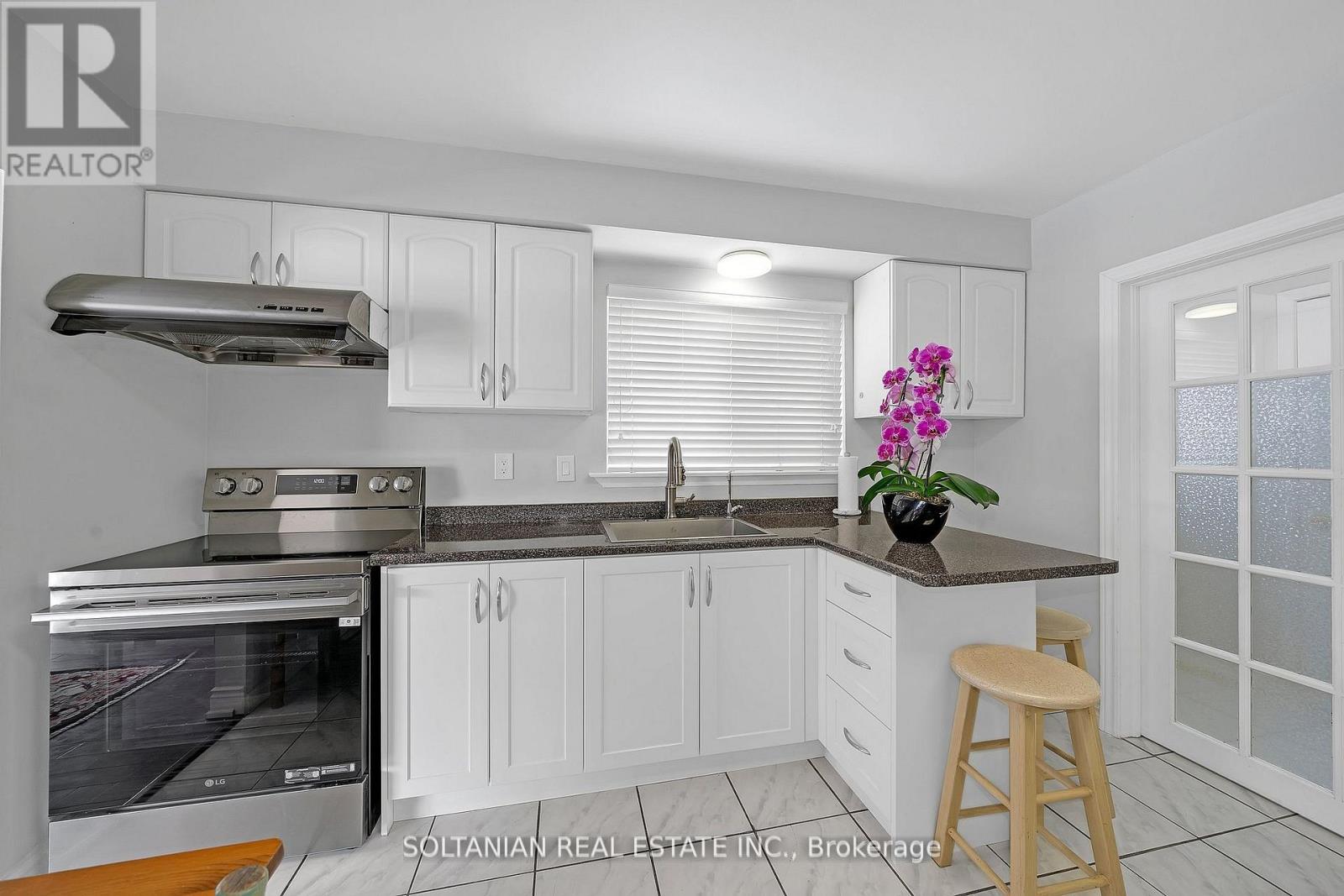 158 Hilda Avenue, Toronto, Ontario  M2M 1V9 - Photo 11 - C12888098