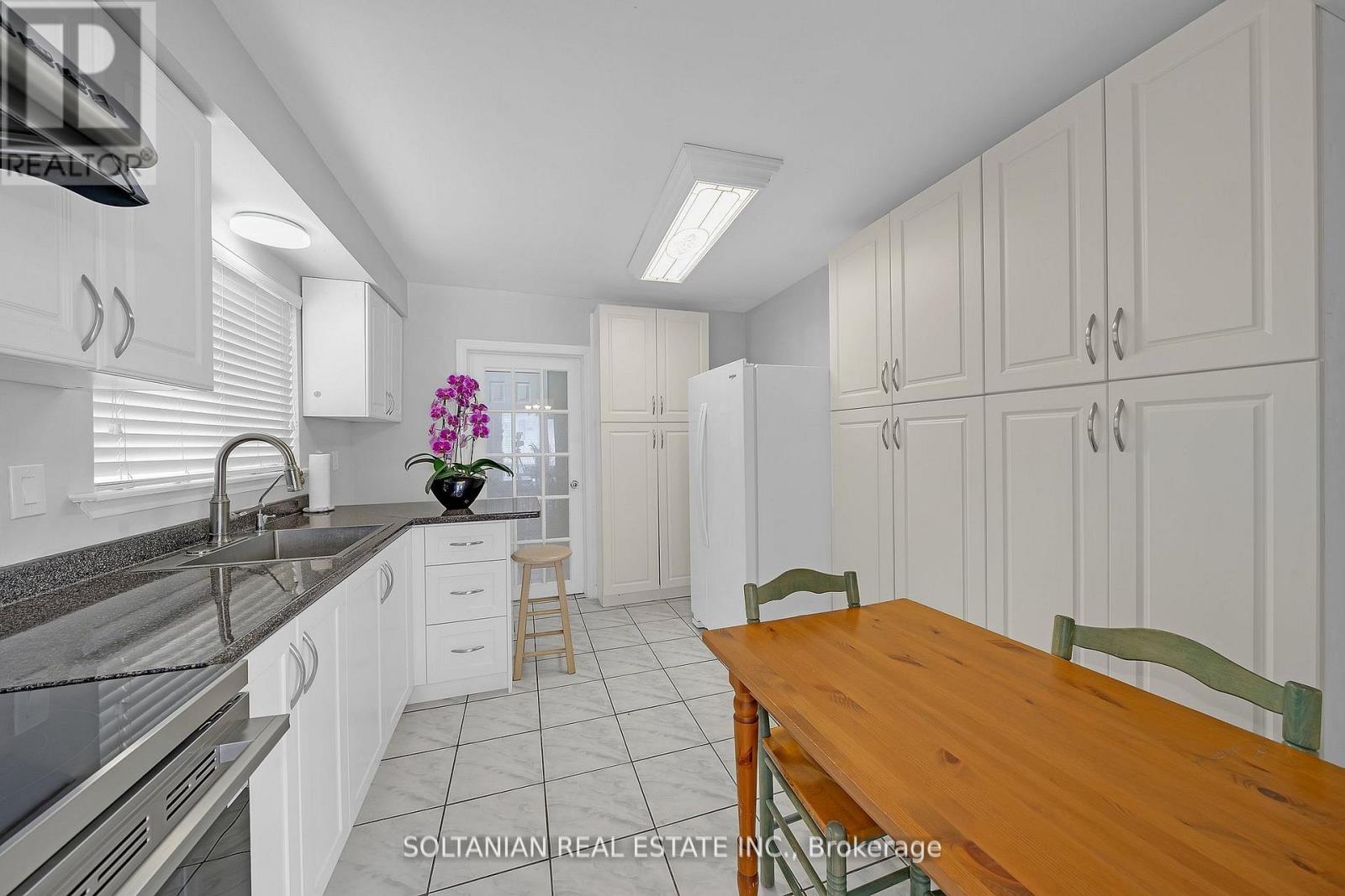 158 Hilda Avenue, Toronto, Ontario  M2M 1V9 - Photo 8 - C12888098