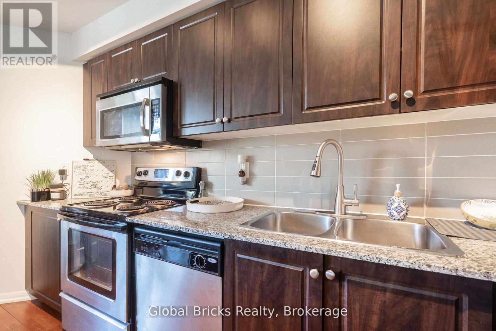 #215 - 215 Fort York Boulevard, Toronto, Ontario  M5V 4A1 - Photo 9 - C12888146