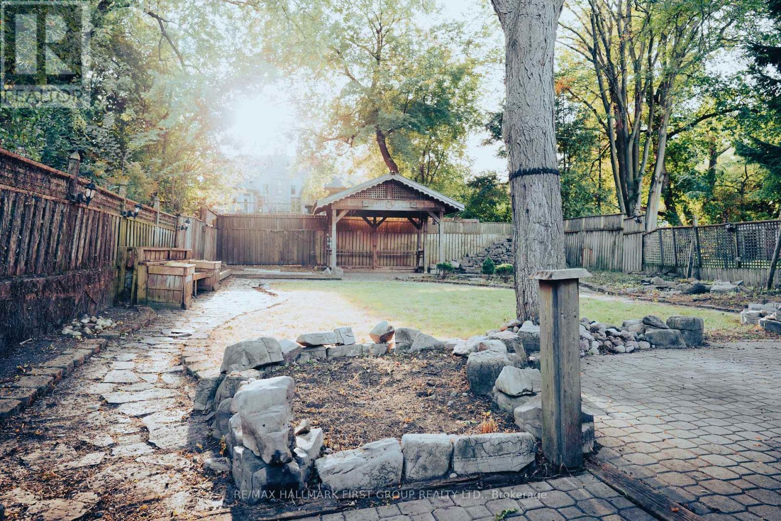 588 Marksbury Road, Pickering (West Shore), Ontario  L1W 2S8 - Photo 2 - E12888096