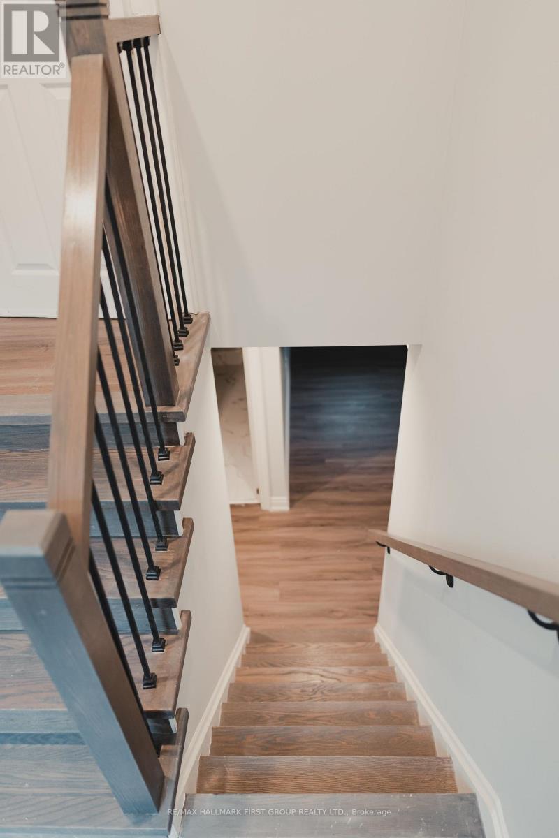 588 Marksbury Road, Pickering (West Shore), Ontario  L1W 2S8 - Photo 3 - E12888096