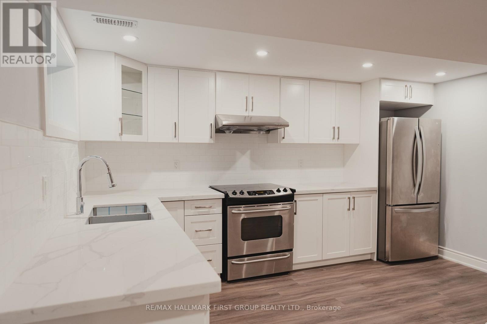 588 Marksbury Road, Pickering (West Shore), Ontario  L1W 2S8 - Photo 4 - E12888096