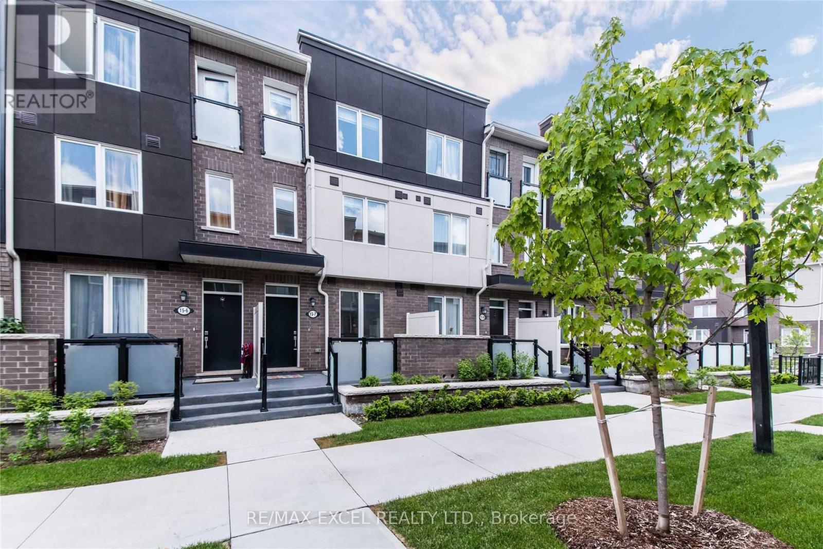 5 - 15 HERON PARK PLACE, Toronto, Ontario