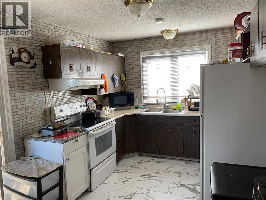 424 2 Street W, Brooks, Alberta  T1R 0E9 - Photo 3 - A2285901