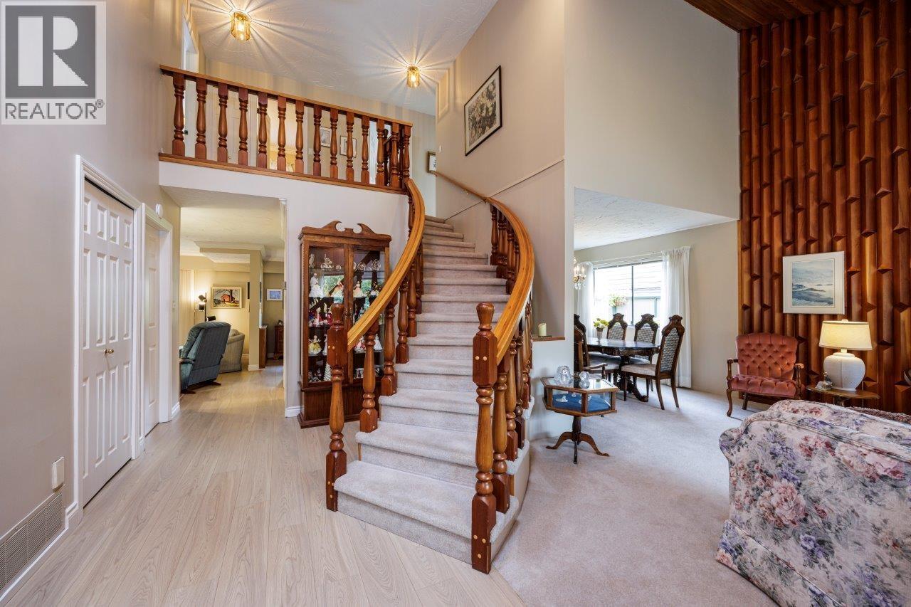 6364 Parkview Place, Burnaby, British Columbia  V5E 4B6 - Photo 6 - R3093947