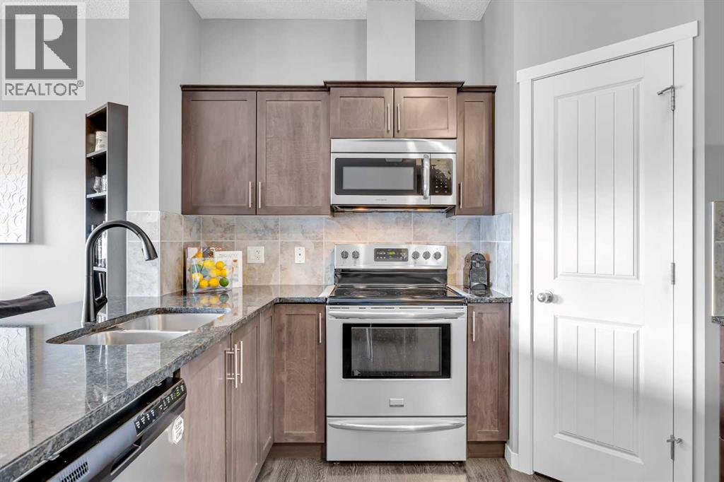 15 Copperpond Landing Se, Calgary, Alberta  T2Z 1G6 - Photo 6 - A2288713