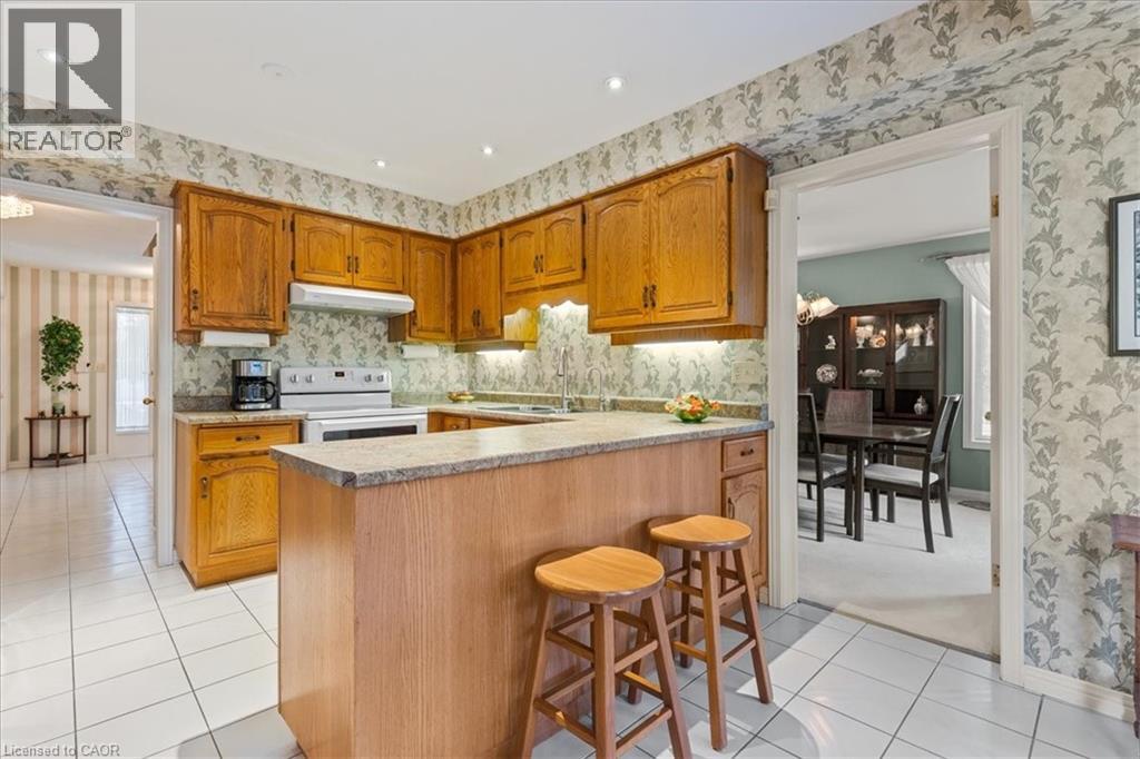 599 Stonebury Crescent, Waterloo, Ontario  N2K 3R2 - Photo 15 - 40804251