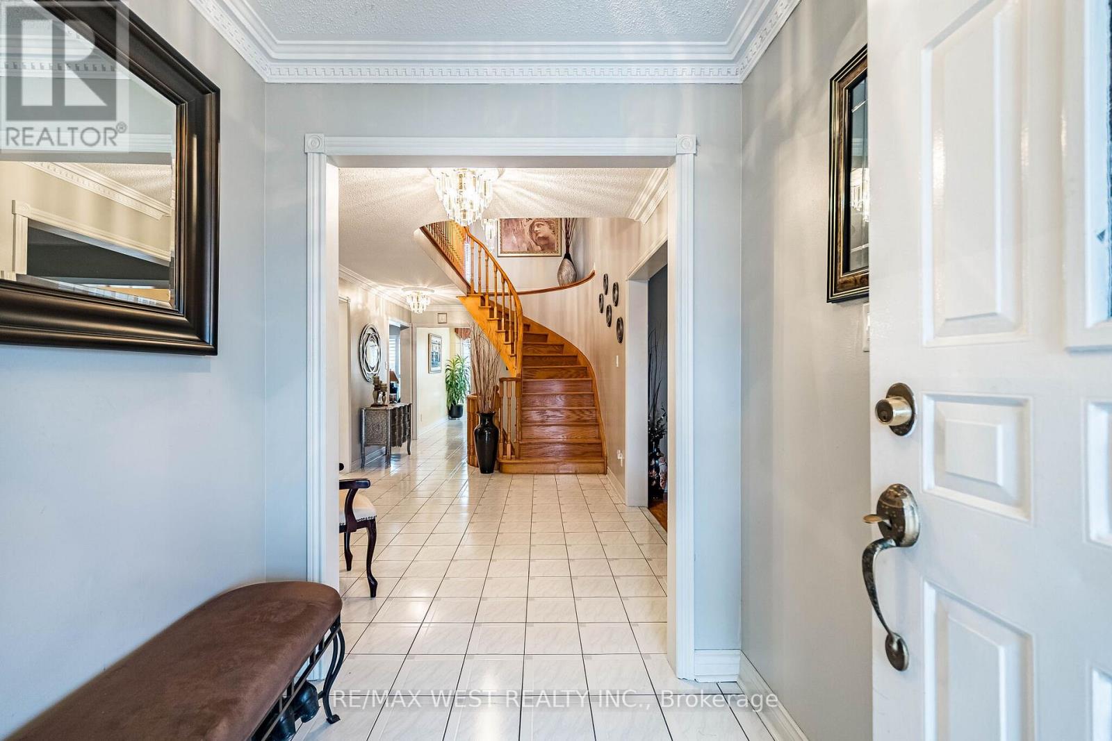 81 Vera St Street, Vaughan, Ontario  L4L 5S4 - Photo 3 - N12888034