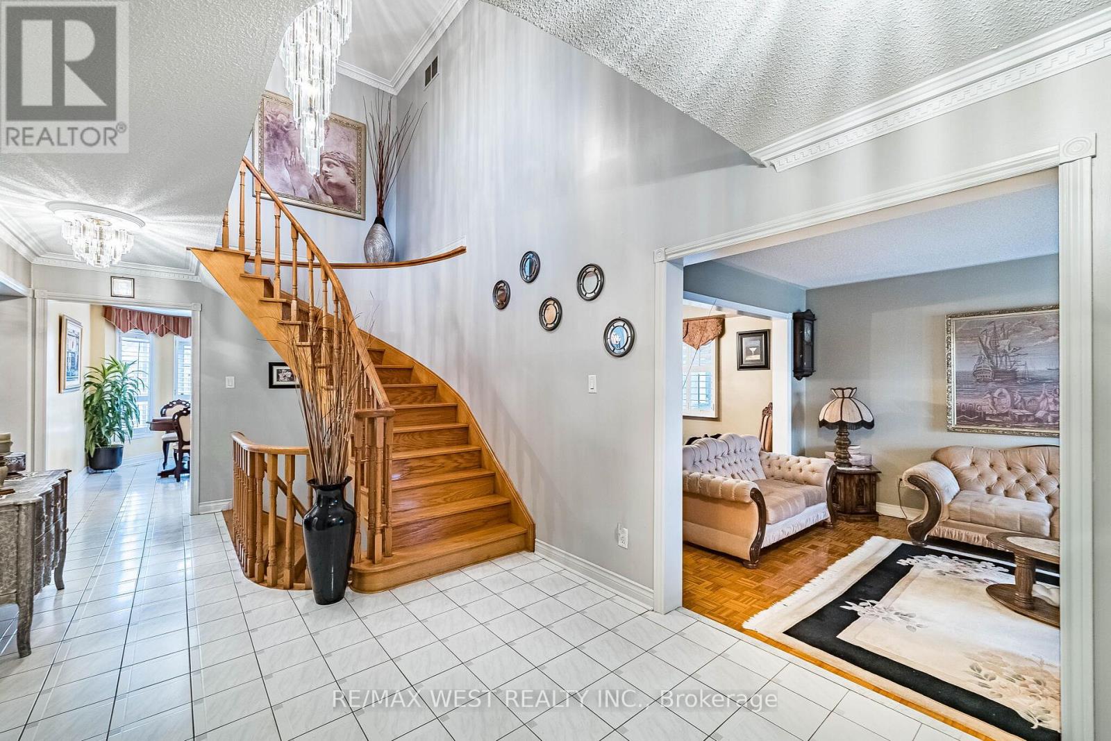 81 Vera St Street, Vaughan, Ontario  L4L 5S4 - Photo 4 - N12888034