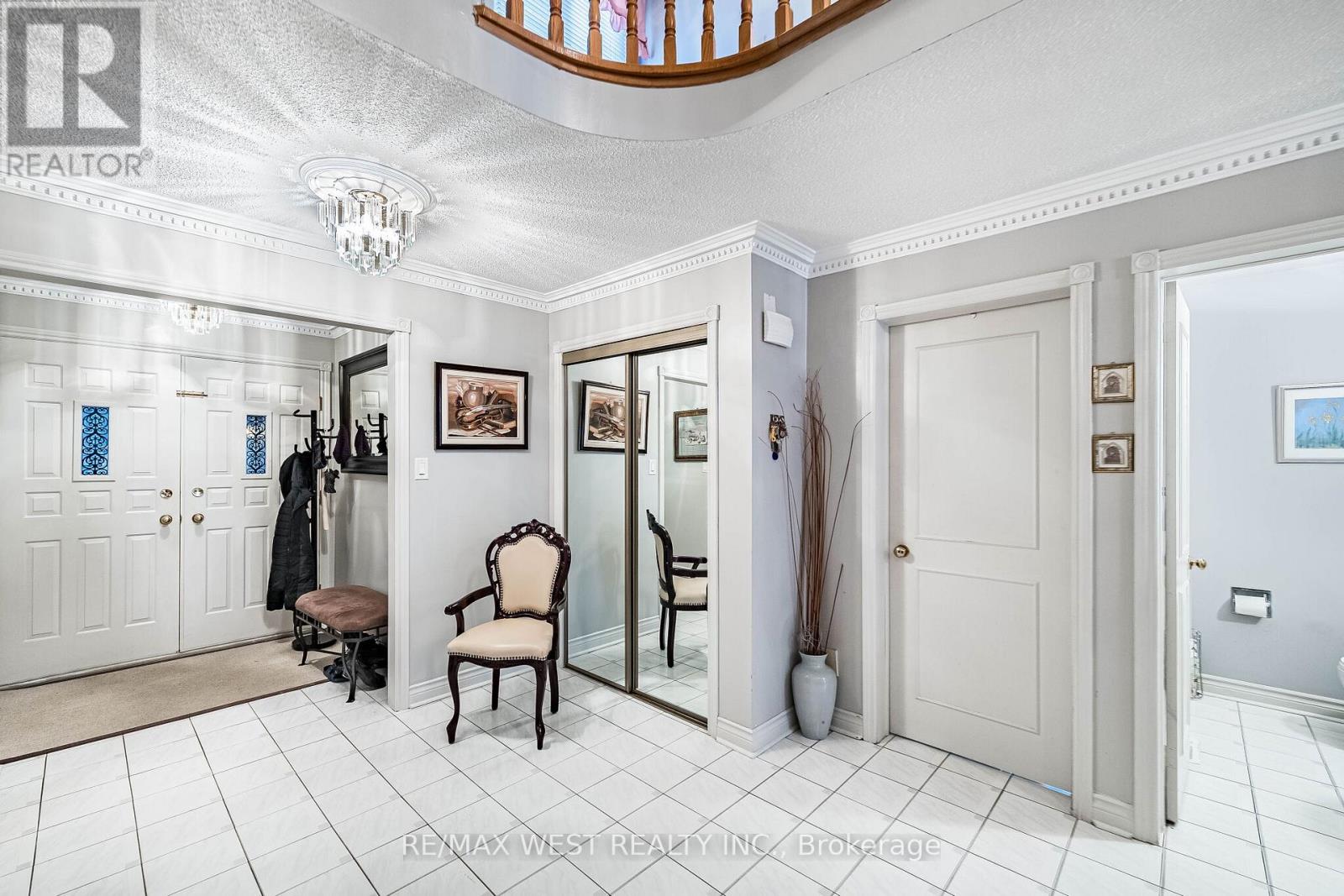 81 Vera St Street, Vaughan, Ontario  L4L 5S4 - Photo 5 - N12888034