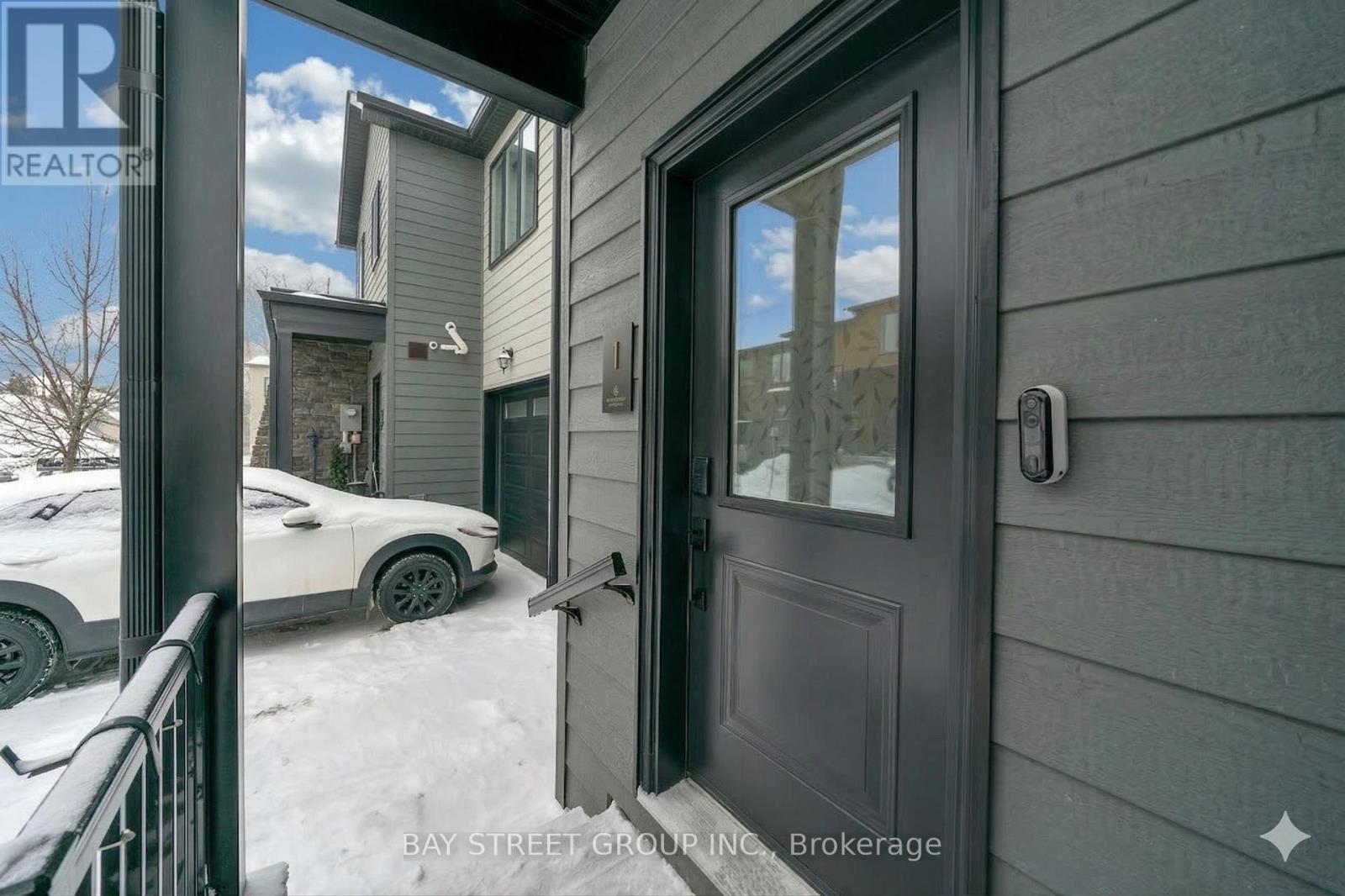 1 Stonehart Lane, Barrie, Ontario  L4M 7E8 - Photo 2 - S12888062