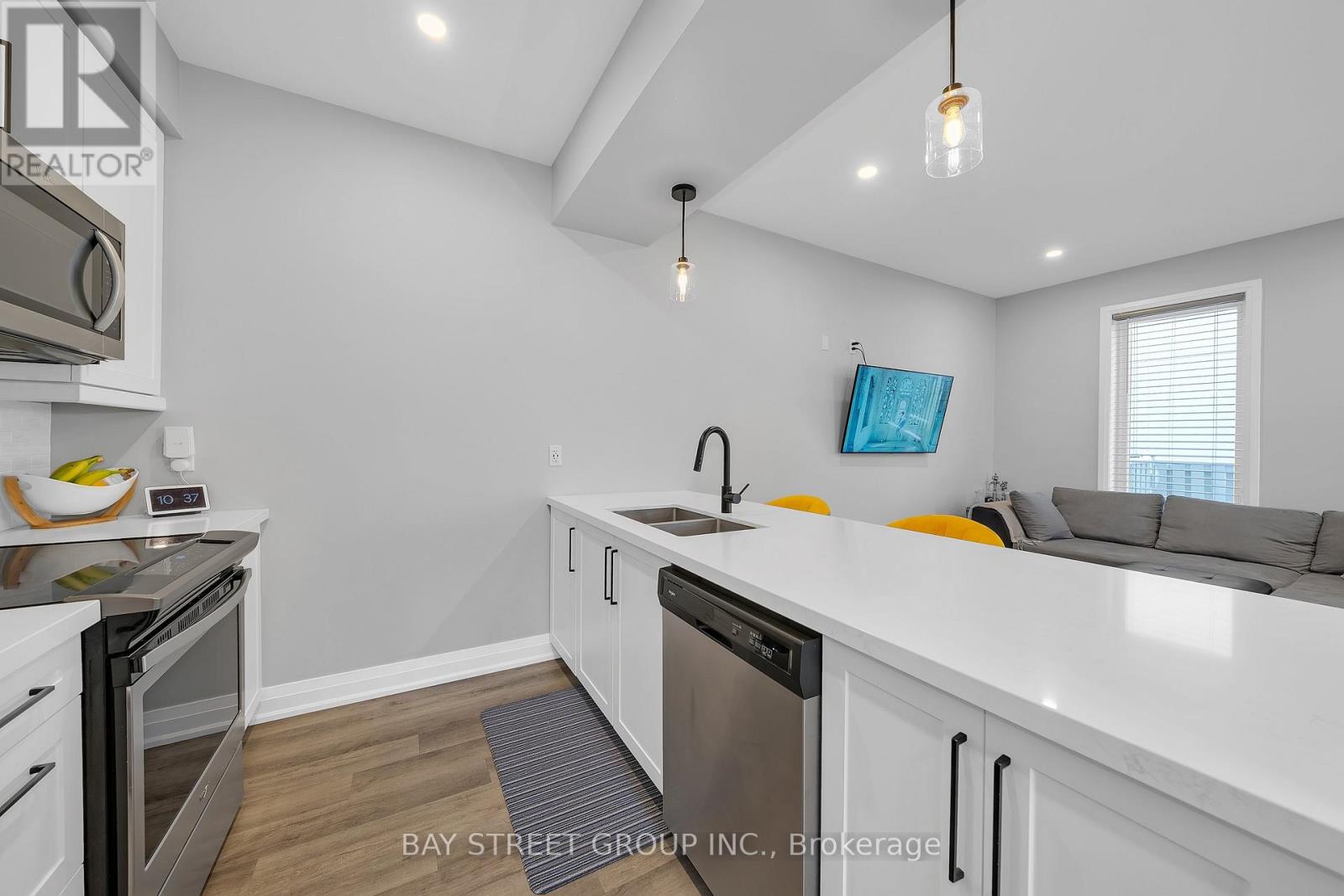 1 Stonehart Lane, Barrie, Ontario  L4M 7E8 - Photo 8 - S12888062