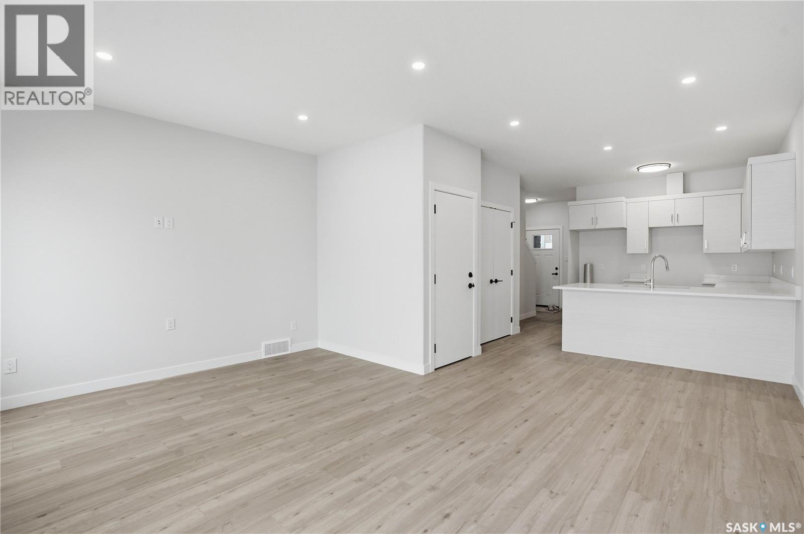 527 Sharma Crescent, Saskatoon, Saskatchewan  S7W 1K5 - Photo 12 - SK030543